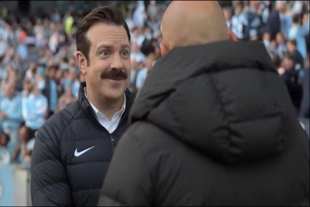 Pep Guardiola ator? Sim, mas a fazer o seu papel, de treinador do City. Veja a aparição na série Ted Lasso