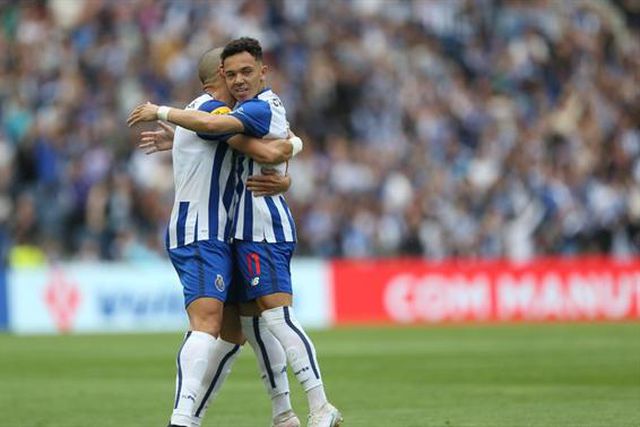 O golaço anulado a Pepê no Dragão (vídeo)