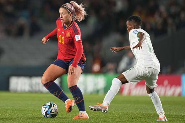 Putellas volta 431 dias depois e Espanha passeia rumo aos ‘oitavos'