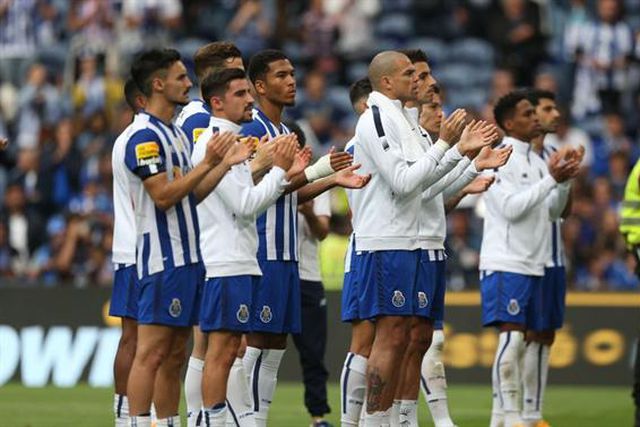 Três golos sem glória na despedida (veja o resumo)