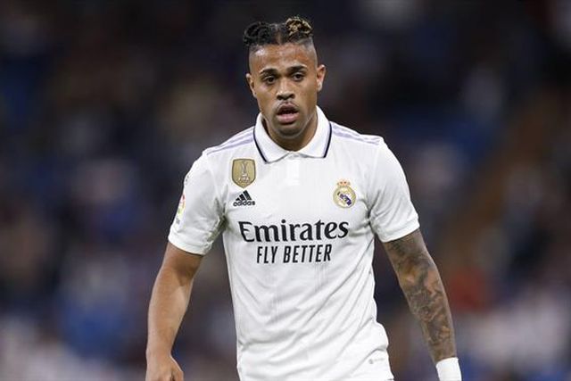 Antigo alvo do Benfica sai a custo zero