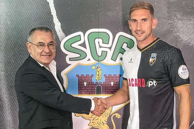 Gonçalo Silva renova por uma época