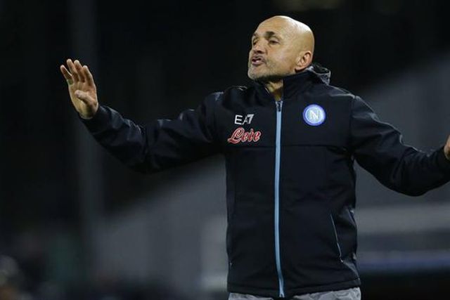 Oficial: Treinador campeão de saída