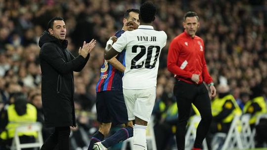 Xavi surpreendido com despenalização de Vinícius: «Houve agressão»