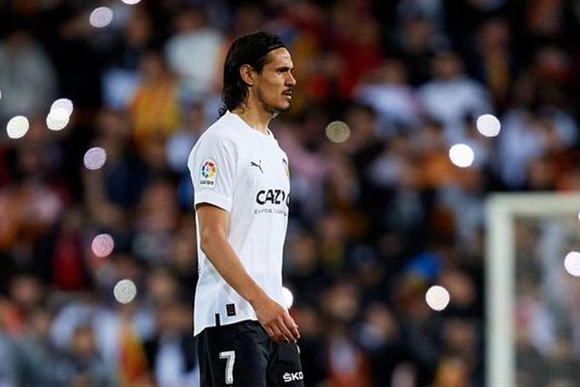 Na porta da saída, Cavani falta a treino sem dar justificação