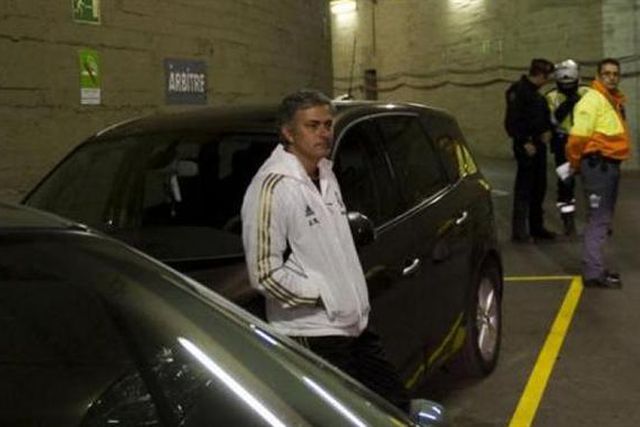 Lembra-se da outra vez em que Mourinho esperou o árbitro no parque de estacionamento?