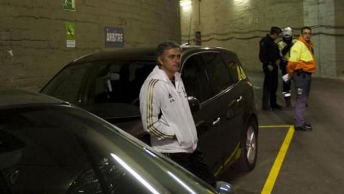 Lembra-se da outra vez em que Mourinho esperou o árbitro no parque de estacionamento?