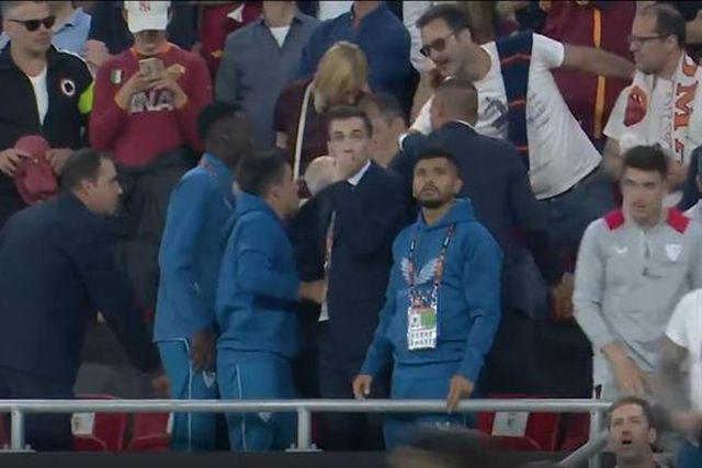 Acuña e Corona pegados com adeptos da Roma (vídeo)