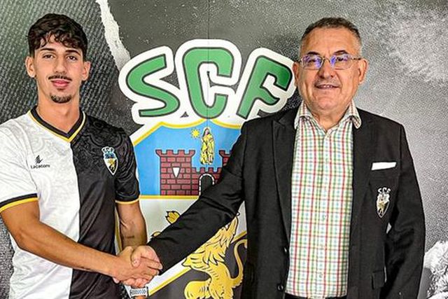 Oficial: André Candeias assina contrato profissional