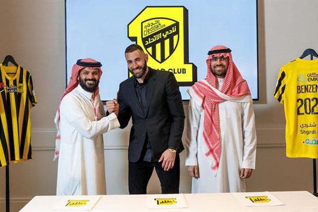 Oficial: Benzema é reforço para Nuno Espírito Santo!