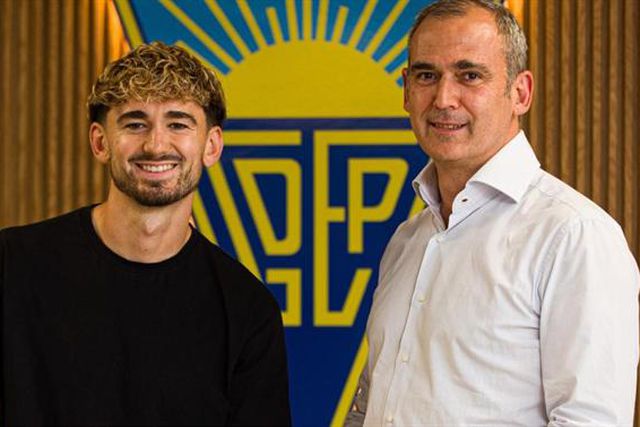 Oficial: Holsgrove chega por empréstimo do Olympiakos