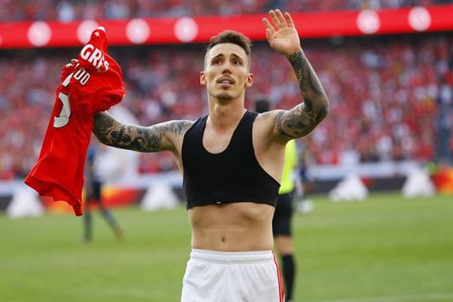 Grimaldo assobiado antes do penálti e acabou festejo em lágrimas (vídeo)