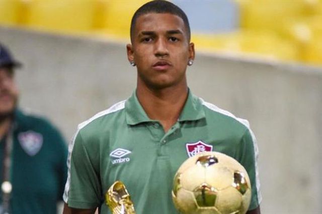 Dragões seguem avançado de 17 anos do Fluminense