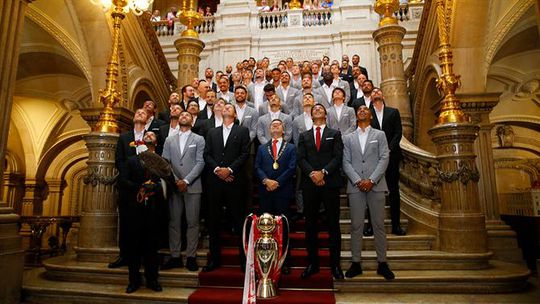 Festa do Benfica à mesa de A BOLA DA NOITE (22.00 h)