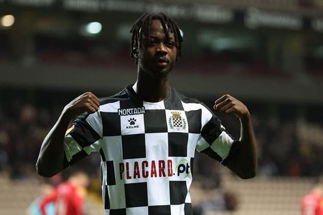 Oficial: Yusupha assina por clube do Catar