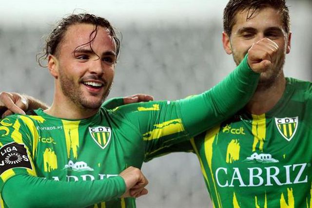 Confirmadas mais duas saídas