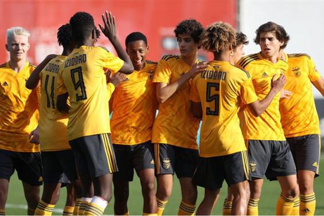 Já campeão, Benfica termina com vitória