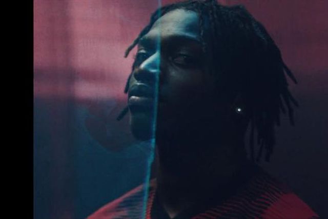 Rafael Leão veste a nova camisola para próxima época