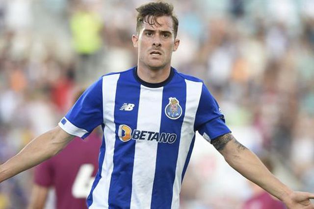 Toni Martinez adianta os dragões frente ao Cardiff (vídeo)