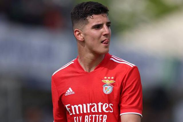 Médio em final de contrato com o Benfica não interessa