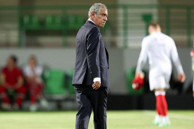 Reunião de emergência com Fernando Santos após derrota chocante