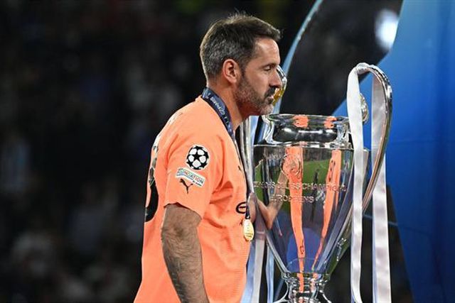 Ainda a festa do Man. City: Scott Carson... passou-se (vídeo)