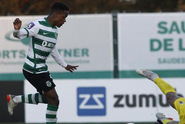 Geny Catamo faz a pré-época mas tem pretendentes