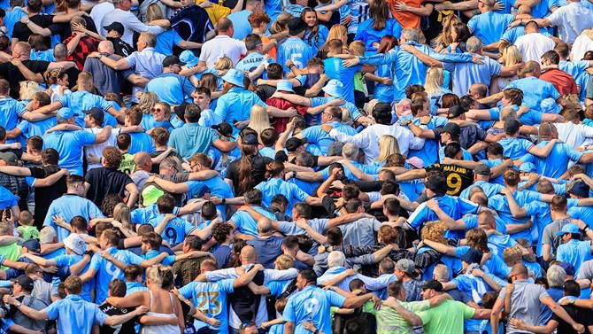 'Citizens' vencem Chelsea e há invasão no Etihad (vídeo)