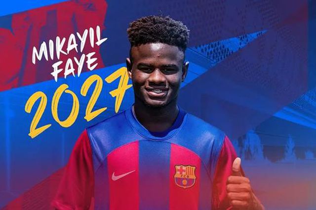 Defesa-central de 18 anos reforça equipa B e fica com cláusula milionária