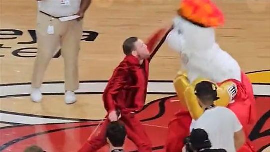 Mascote dos Heat desafia McGregor para combate (vídeo)