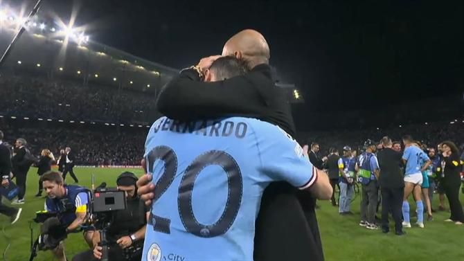 Será o adeus? O emotivo abraço de Bernardo a Guardiola (vídeo)