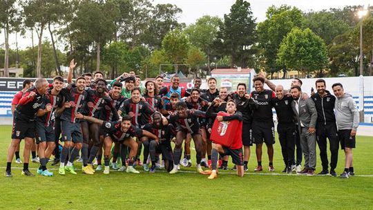 SC Braga vence novamente campeão E. Amadora e está na final