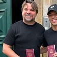 Pepê mostra passaporte italiano 