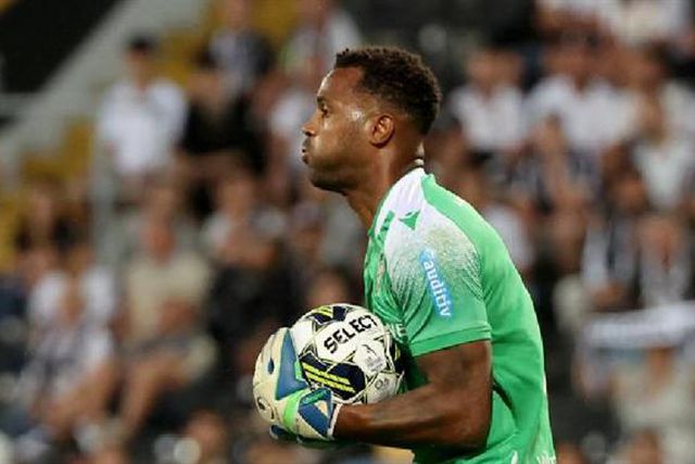 Ricardo Batista também renova