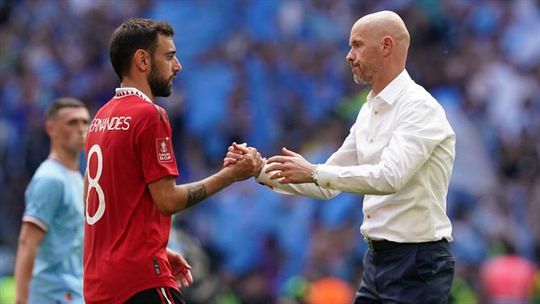 Bruno Fernandes reconfortado pelos fãs do United (vídeo)