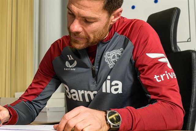 Oficial: Xabi Alonso renova por mais duas épocas