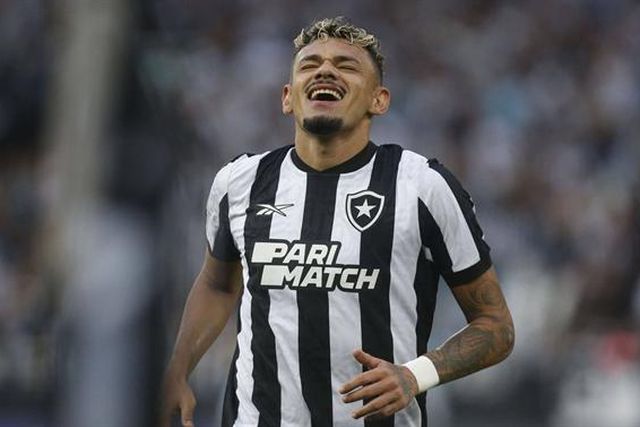 Lage sobre lesão de Tiquinho: «Se for preciso, joga só com uma perna»