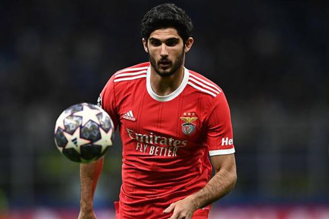 Gonçalo Guedes vai ser operado ao joelho e falha jogo do título