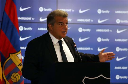 Adepto pergunta sobre Messi e Laporta irrita-se e tira-lhe o telemóvel (vídeo)