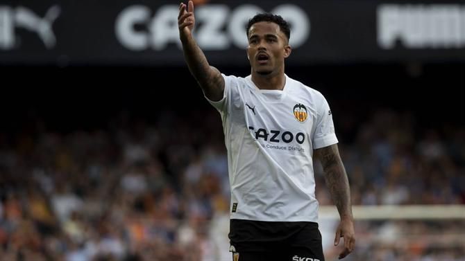 Agridem namorada de Justin Kluivert em assalto violento a casa