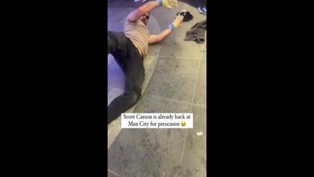 Ainda a festa do Man. City: Scott Carson... passou-se