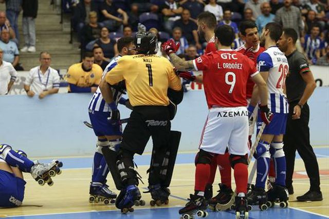 FC Porto vence Benfica e empata meias-finais