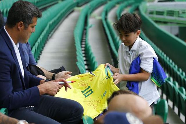Júlio César vê treino da 'canarinha' em Alvalade