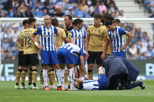 Handel expulso aos 2 minutos no Dragão (vídeo)