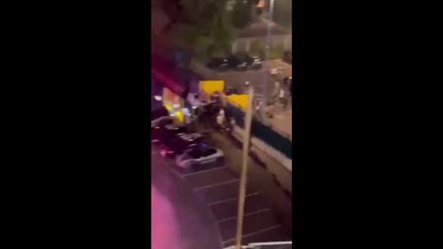 Caos em Brescia após descida: Adeptos invadem relvado e incendeiam carro de jogador