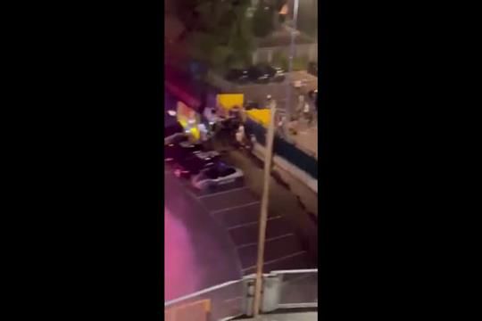 Caos em Brescia após descida: Adeptos invadem relvado e incendeiam carro de jogador