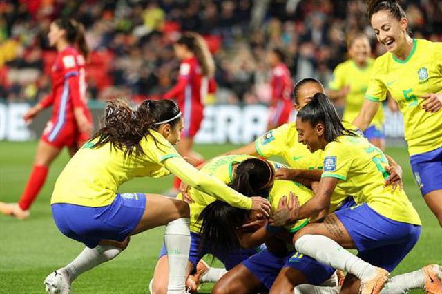 Arranque de sonho para o Brasil: 'hat trick' para Ary Borges e um golaço com nota artística (vídeo)