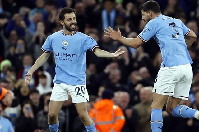 Dois portugueses no onze da época