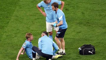 Azarado: De Bruyne sai lesionado pela segunda final seguida (vídeo)