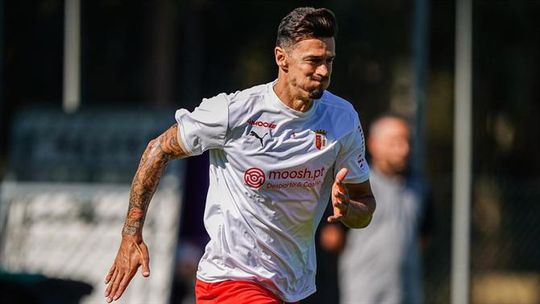 José Fonte está para as curvas